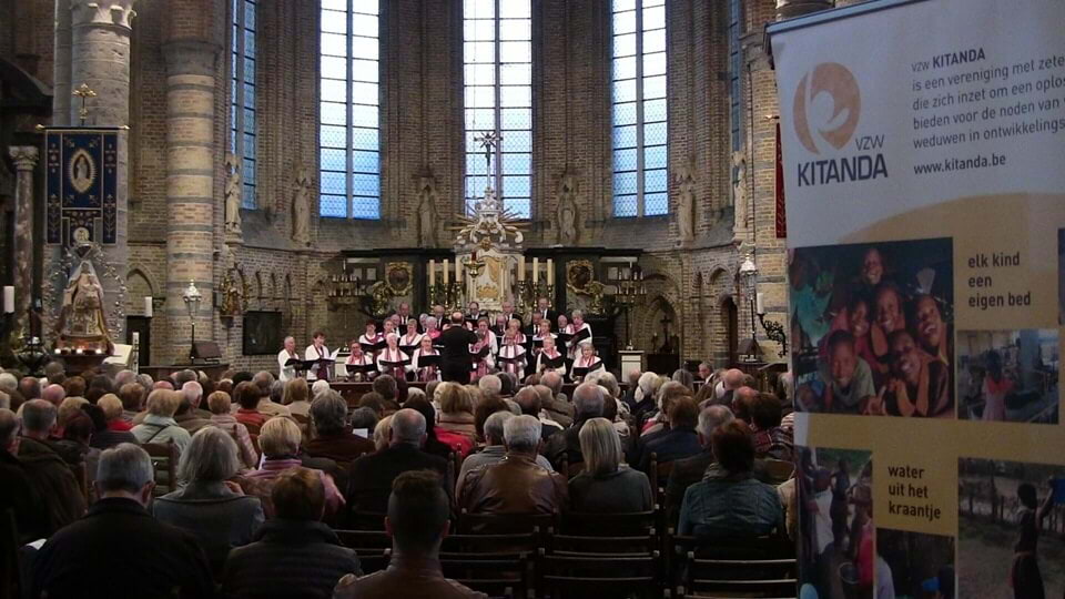 Choir performance Damori